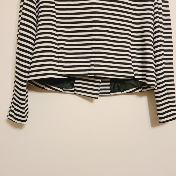 Halogen | Black & White Striped Cropped Blazer Jacket (Size Large) - Picture 13 of 14